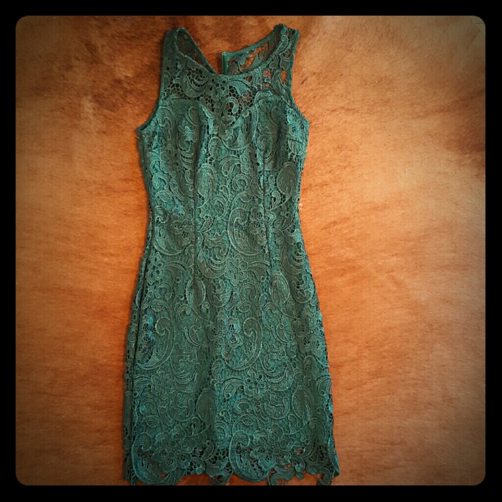 Lily's Boutique 60s-style emerald green lace dress